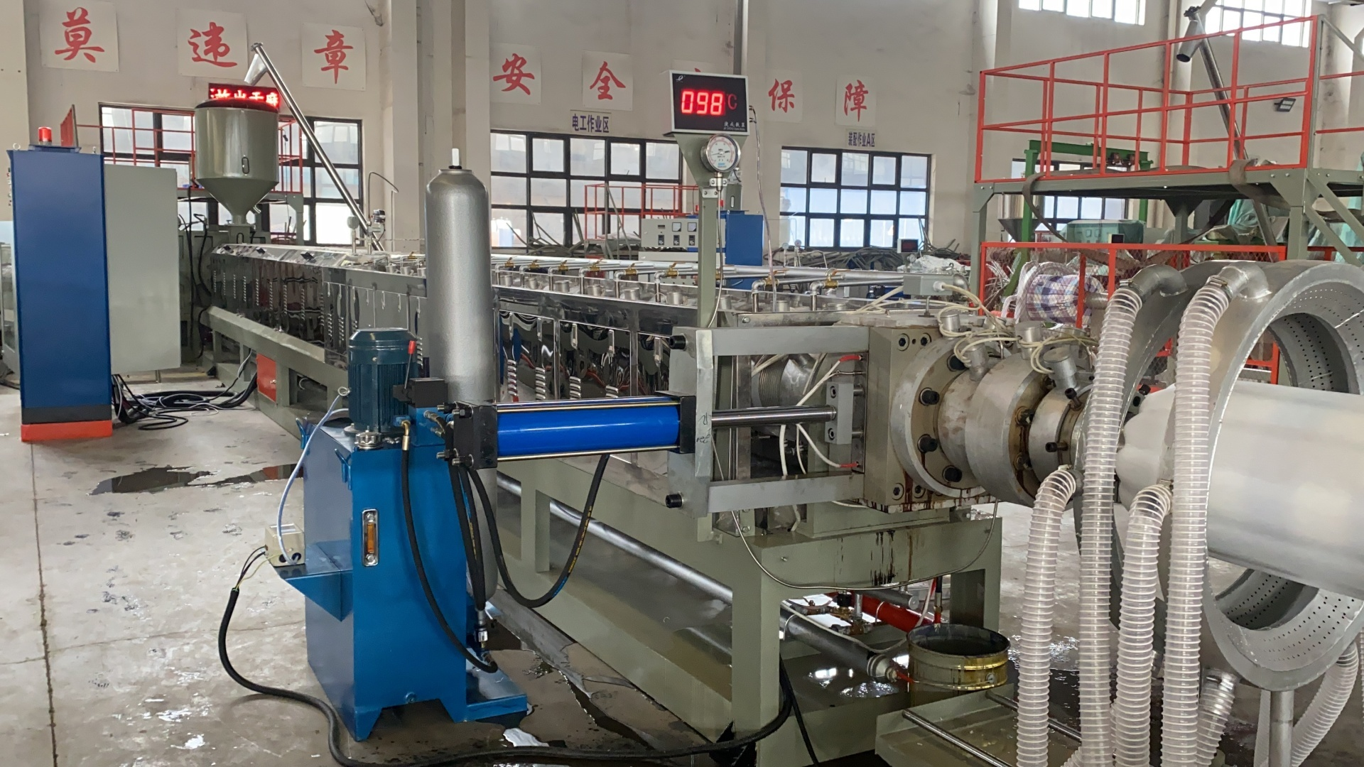 西安珍珠棉异形加工车间CNC数控切割与50余台自动化生产线实拍